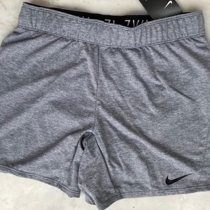 NIKE WOMENS TRAINING SHORTS NWT-XS
